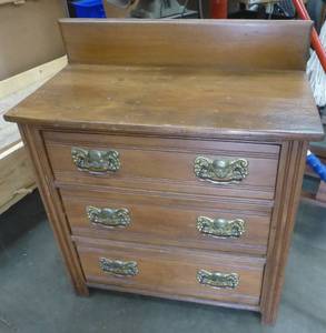 lot 335 image: Antique chest of drawers 28x14x27