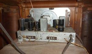 lot 345 image: VintageAntique Crosley radio and record player