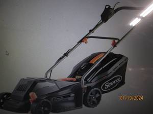 lot 4 image: Scotts 14 20V Lithium-Ion Lawn Mower
