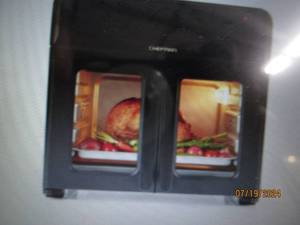 lot 9 image: Chefman26-Qt. French Door Air Fryer  Oven