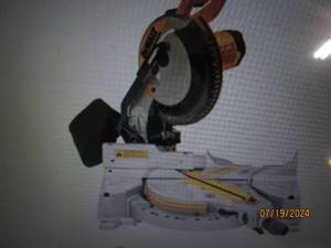 lot 17 image: DeWalt 10 15-Amp Compound Miter Saw