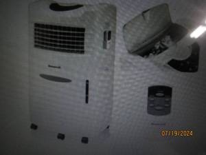 lot 18 image: Honeywell Evaporative Air Cooler with Remote Control