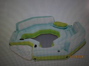lot 24 image: Intex Seascape Island 113 x 116 Inflatable Float