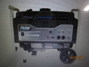 lot 28 image: Pulsar 3500 Peak3000 Running Watts Portable Gas Generator