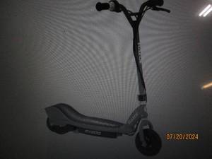 lot 49 image: Razor RX200 Electric Dirt Scooter