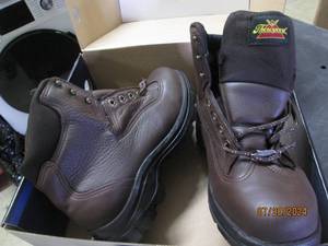 lot 132 image: thorogood 6 inch signiture series safety toe boot size 9 12 D