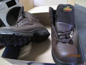 lot 134 image: thorogood 6 inch signiture series safety toe boot size 9 12 D