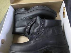 lot 140 image: thorogood size 10 M boots non steel toe