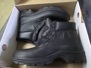 lot 141 image: thorogood size 10 M boots non steel toe