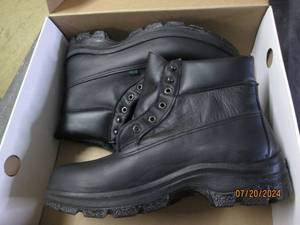 lot 142 image: thorogood size 10 M boots non steel toe