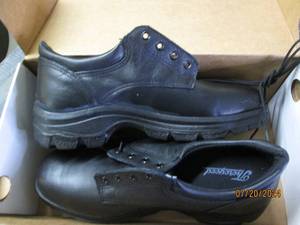 lot 144 image: thorogood size 9 W softstreets plain toe oxford