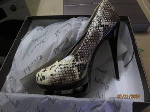 lot 166 image: case of 12 pairs of new bonnibel heels various sizes