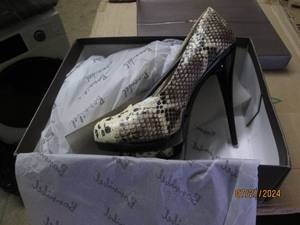 lot 168 image: case of 12 pairs of new bonnibel heels various sizes