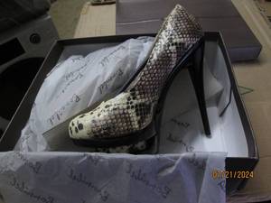 lot 174 image: case of 12 pairs of new bonnibel heels various sizes