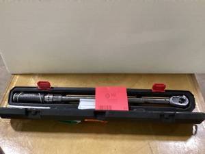 Husky 50 ft.lbs. to 250 ft.lbs. 12 in. Drive Torque Wrench  Customer Returns See Pictures
