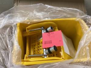 Mind Reader 5.5 gal. Yellow Plastic Mop Bucket with Wringer Floor Cleaning, Handle, Wheels, 16.25 in. L x 10.75 in. W x 24.5 in. H Customer Returns See Pictures