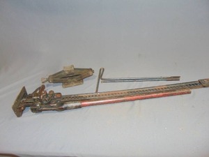 lot 70 image: Mixed Lot with Handyman Jack and Scissor Jack