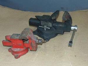 lot 144 image: Mixed Lot of 2 Bench Vices