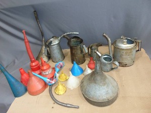lot 147 image: Mixed Lot of Oil Cans and Funnels