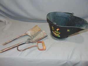 lot 176 image: Mixed Lot of Fireplace Cleaning Accessories