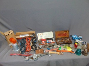 lot 182 image: Mixed Lot of Tools and Hardware Items