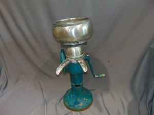 lot 187 image: Cream Separator Yard DecorationPlanter