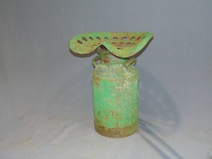 lot 190 image: Vintage Milk Can ChairYard Decoration