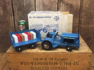 lot 101 image: Nifty Vintage Tonka #420 Luggage Service Truck