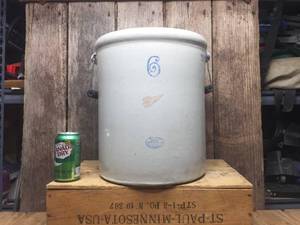 lot 110 image: 6 Gallon Redwing Crock - Very Nice