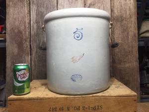 lot 109 image: 5 Gallon Redwing Crock - Very Nice