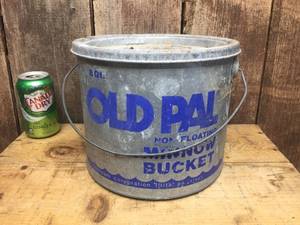 lot 125 image: Vintage Classic OLD PAL Non Floating Minnow Bucket