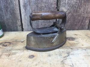 lot 142 image: Antique Asbestos 72-B SAD IRON