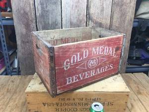 lot 184 image: Vintage Gold Medal Beverages - Wooden Crate