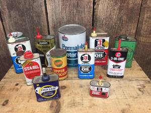 lot 238 image: Group Vintage Oil Cans - Some Contents