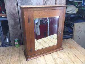 lot 258 image: Vintage Medicine Cabinet - 20 x 24 x 8
