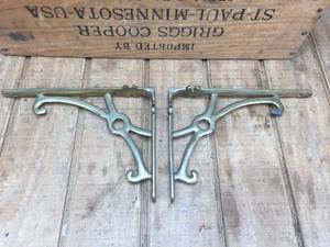 lot 261 image: Vintage Brass Shelf Brackets - 9 x 7