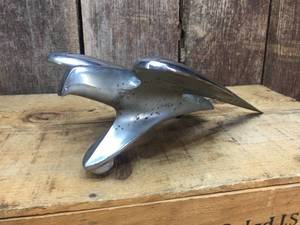 lot 262 image: Vintage Auto Hood Ornament - Bird - Eagle - Falcon