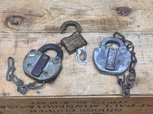 lot 264 image: 3 Vintage Locks - Climax - AdlakeRailroad