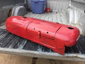 lot 263 image: Vintage Red Tractor HoodFuel Tank