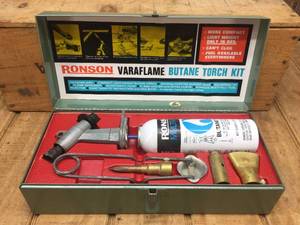 lot 284 image: Vintage Ronson Varaflame Butane Torch Kit