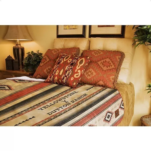 lot 256 image: NEW Yellowstone Silk Touch Sherpa Reverse Throw, 60 x 70 - Montana Tribal