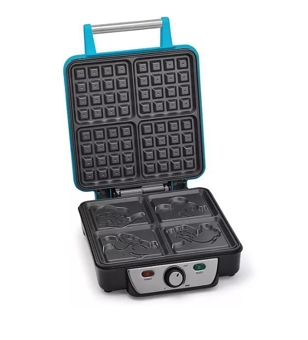 lot 289 image: NEW Mickey and Friends 4-Slice Waffle Maker