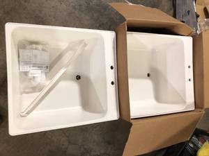 lot 22 image: MUSTEE 36 in. x 34 in. Plastic Laundry Tub   Customer Returns See Pictures