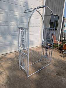 lot 30A image: Metal Garden Arch
