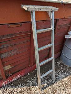 lot 37A image: 5 Step Semi Trailer Ladder