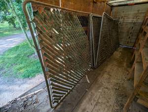 lot 10A image: Set of 4 Privacy Chain Link Fence Panels