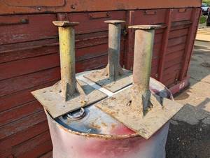 lot 19A image: Set of 3 Heavy Duty JackTrailer Stands