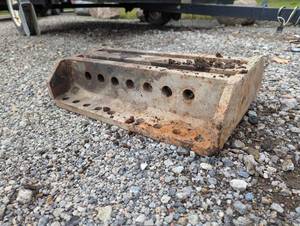 lot 49 image: Large Hitch Plate for Ag andor Big Equipment