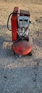 lot 58 image: As Is - Air Compressor Medium sized Mobile Air Compressor