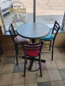 COMMERCIAL RESTAURANT DINING ROUND TABLE AND CHAIRS SET